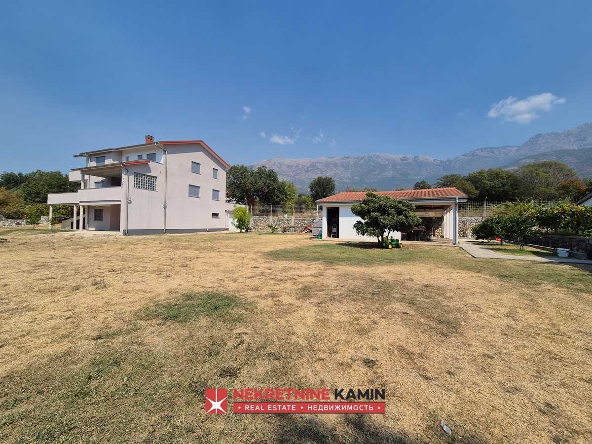 Furnished One-Bedroom Apartment with Gallery, Yard and Parking, Radanovići, Kotor
